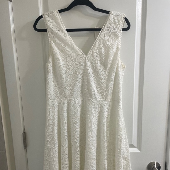 White dress - Picture 1 of 1